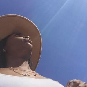 Meet your Posher, Dominique